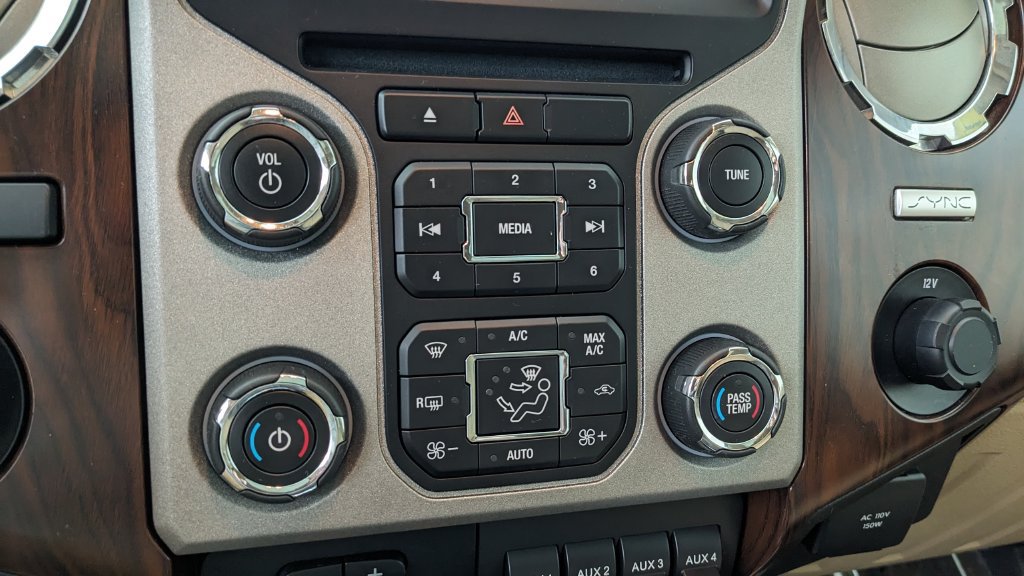 Used 2015 Ford F350 Lariat w/ Lariat Ultimate Package AWD/4WD image 29
