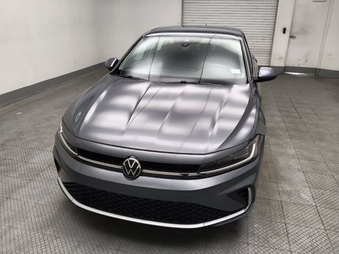 Used 2025 Volkswagen Jetta SE FWD image 15