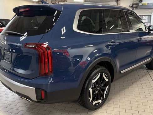 Used 2025 Kia Telluride S FWD image 14