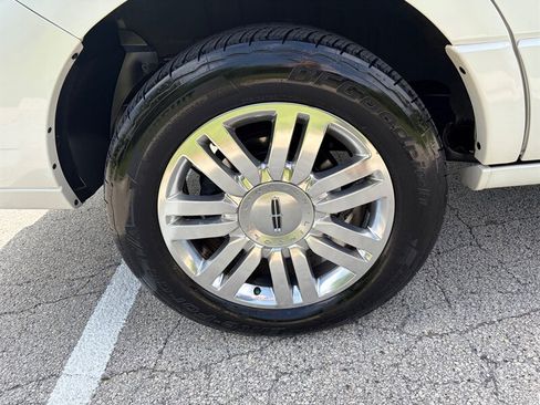 Used 2014 Lincoln Navigator 4WD image 28