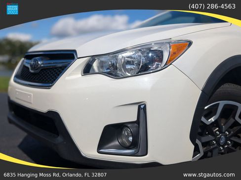 Used 2017 Subaru Crosstrek 2.0i Premium w/ Moonroof Package AWD/4WD image 10