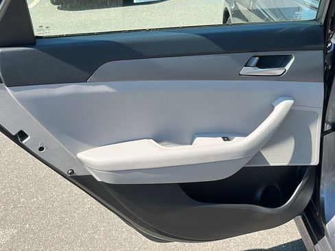 Used 2018 Hyundai Sonata SE FWD image 21
