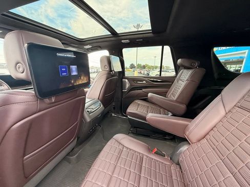 Used 2023 Cadillac Escalade Premium Luxury Platinum AWD/4WD image 10