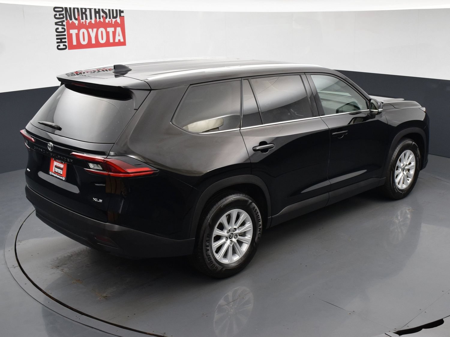 Used 2025 Toyota Grand Highlander AWD image 23