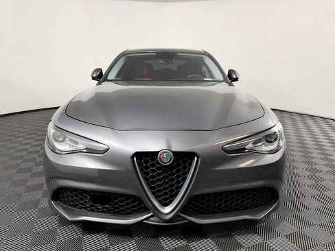 Used 2018 Alfa Romeo Giulia RWD image 4
