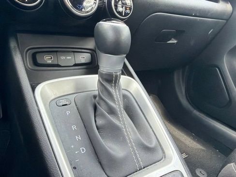 Used 2023 Hyundai Venue SEL FWD image 18