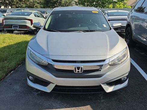 Used 2016 Honda Civic Touring image 2