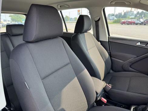 Used 2017 Volkswagen Tiguan S image 37
