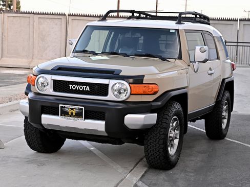 Used 2013 Toyota FJ Cruiser 4WD w/ Convenience Pkg image 4