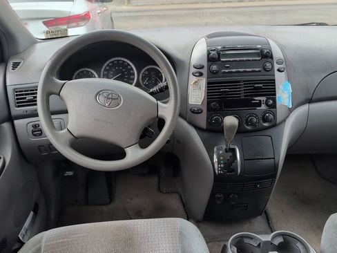 Used 2009 Toyota Sienna CE FWD image 10