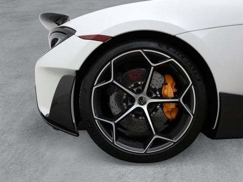 Used 2020 McLaren 600LT Spider RWD image 31