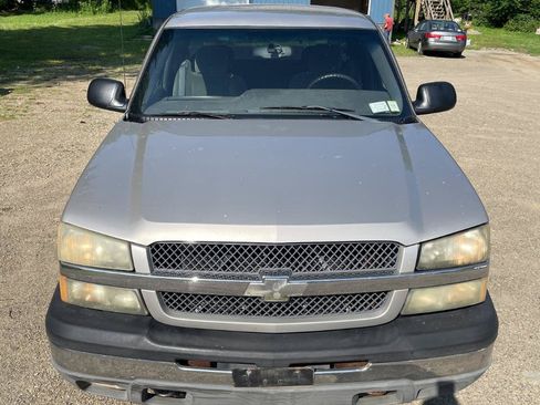 Used 2004 Chevrolet Silverado 1500 LS w/ Light Duty Power Package AWD/4WD image 2