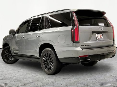 Used 2024 Cadillac Escalade ESV Premium Luxury AWD/4WD image 4
