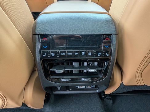 Used 2024 Jeep Grand Cherokee Summit image 16