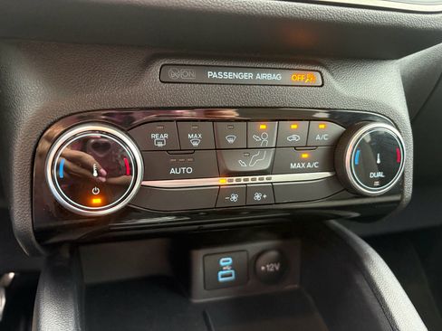 Used 2022 Ford Escape SE w/ SE Sport Appearance Package FWD image 20