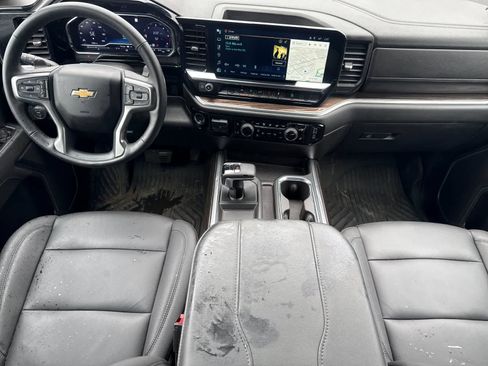 Used 2025 Chevrolet Silverado 1500 LT AWD/4WD image 3