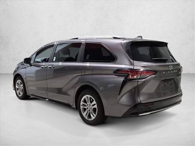Used 2022 Toyota Sienna Limited FWD image 7