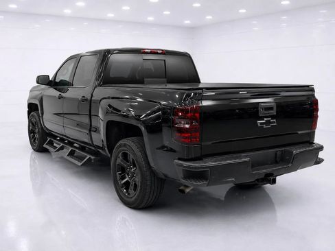 Used 2018 Chevrolet Silverado 1500 LT w/ Midnight Edition AWD/4WD image 3