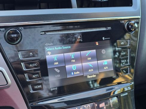 Used 2016 Toyota Prius V Five image 27