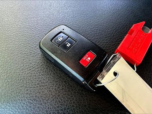 Used 2023 Toyota Tacoma TRD Off-Road image 32