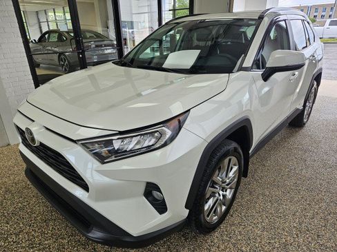Used 2021 Toyota RAV4 XLE Premium AWD/4WD image 5