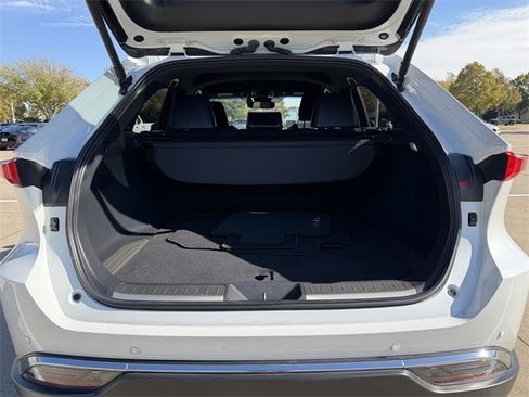 Certified 2024 Toyota Venza XLE image 30