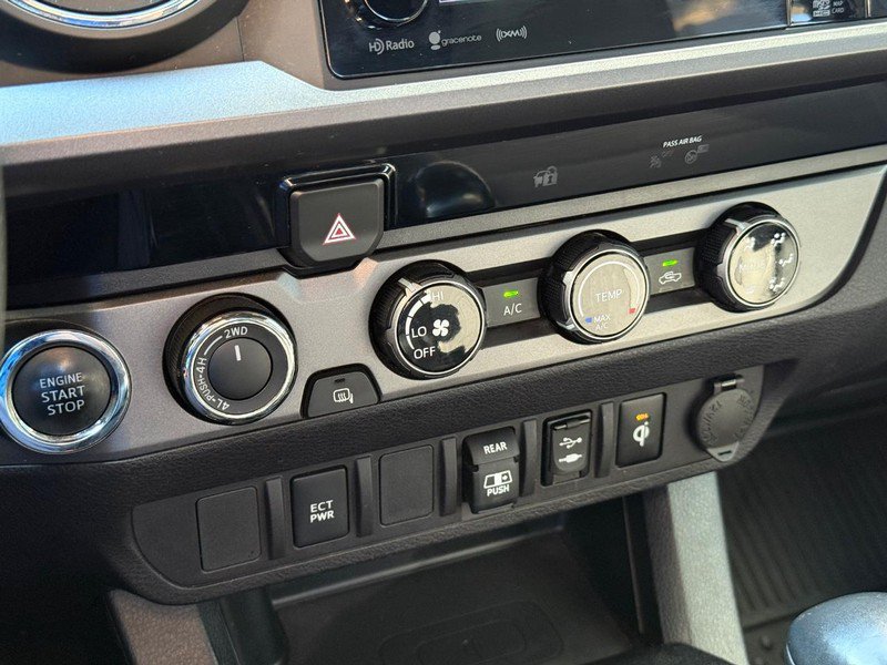 Used 2018 Toyota Tacoma TRD Sport AWD/4WD image 28