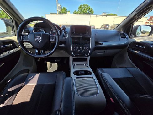 Used 2019 Dodge Grand Caravan SXT FWD image 29