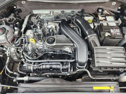 Certified 2024 Volkswagen Taos SE AWD/4WD image 17