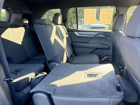 Used 2025 GMC Acadia Elevation image 27