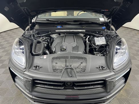 Certified 2026 Porsche Macan AWD/4WD image 22