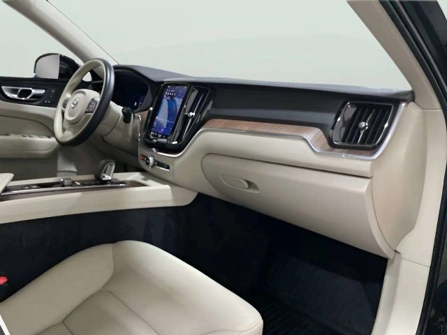 Used 2022 Volvo XC60 B5 Momentum w/ Climate Package AWD/4WD image 24