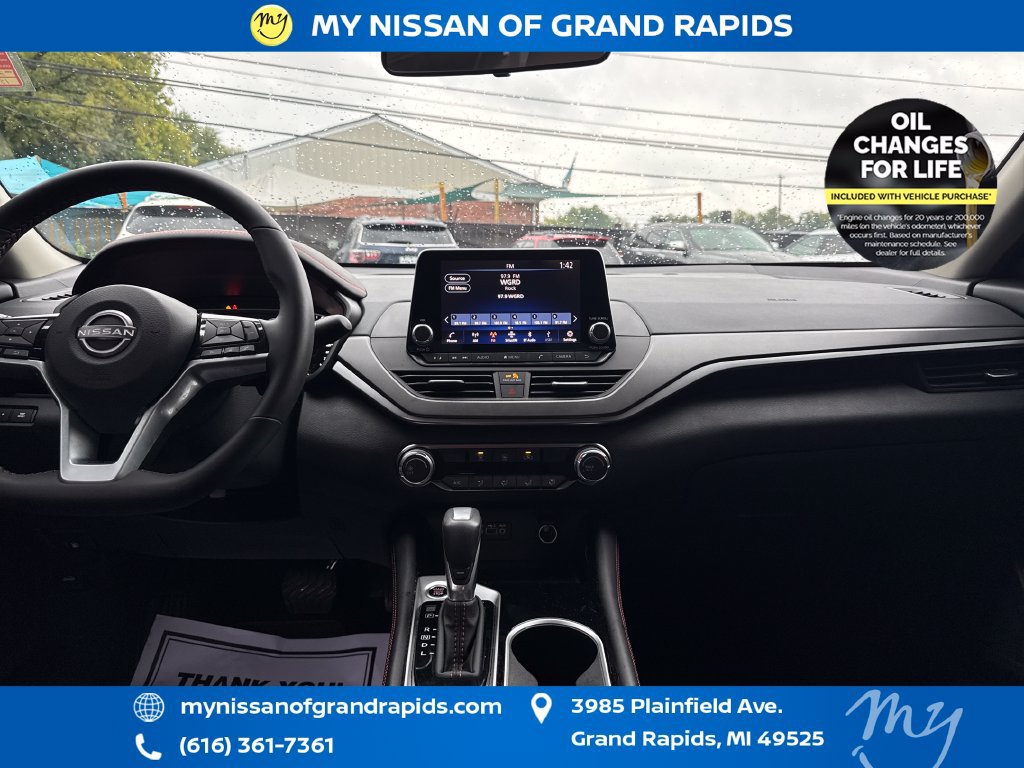 Used 2025 Nissan Altima 2.5 SR AWD/4WD image 13