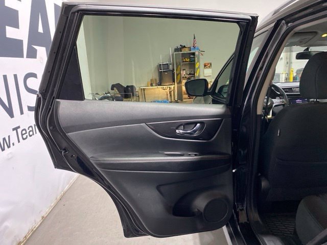 Used 2018 Nissan Rogue SV AWD/4WD image 22