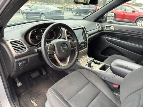 Used 2014 Jeep Grand Cherokee Laredo w/ 18" Wheel & 8.4" Radio Group image 17