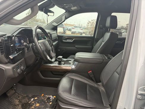 Used 2024 Chevrolet Silverado 1500 LT Trail Boss w/ Convenience Package II image 5