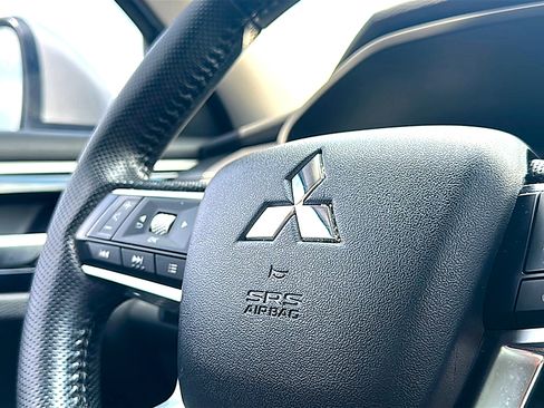 Used 2023 Mitsubishi Outlander SE AWD/4WD image 29