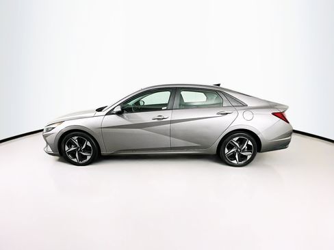 Used 2023 Hyundai Elantra SEL w/ Convenience Package FWD image 4