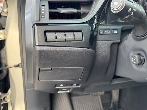 Used 2025 Lexus ES 350 Ultra Luxury image 17