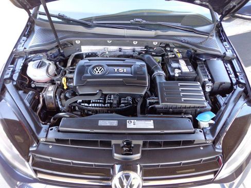 Used 2017 Volkswagen Golf 4-Door image 12