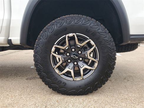 Used 2023 Chevrolet Colorado Trail Boss w/ Technology Package image 8