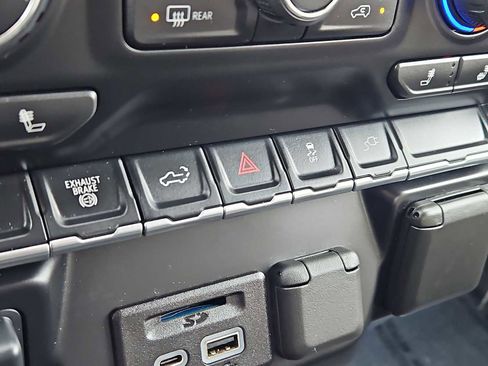 Used 2020 Chevrolet Silverado 2500 LTZ image 16