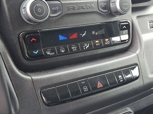 Used 2026 RAM ProMaster 2500 w/ Convenience Group FWD image 25