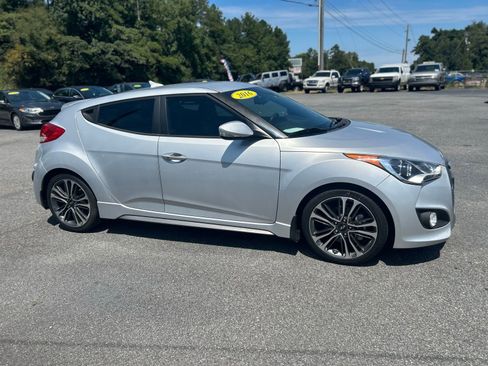 Used 2016 Hyundai Veloster Turbo image 9