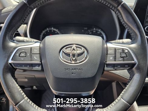 Used 2021 Toyota Highlander XLE FWD image 23