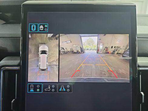Used 2026 GMC Yukon Denali w/ Sun & Power Step Package AWD/4WD image 30