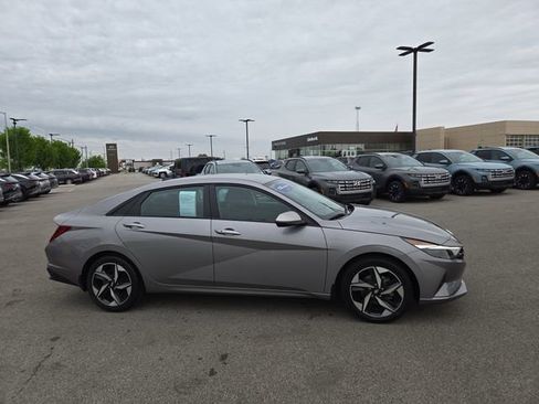Certified 2023 Hyundai Elantra SEL w/ Convenience Package FWD image 5