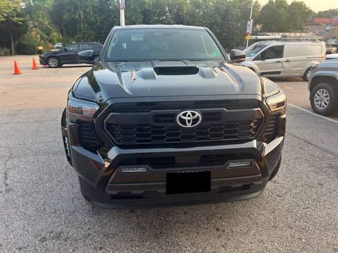 Used 2024 Toyota Tacoma TRD Sport AWD/4WD image 2