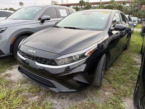 Used 2023 Kia Forte LXS w/ LXS Technology Package FWD image 11