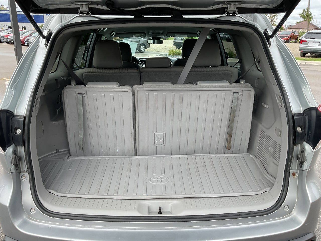 Used 2019 Toyota Highlander LE FWD image 33